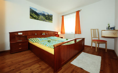 Schlafzimmer 1