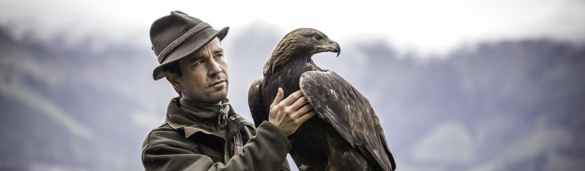 raurisertal_falkner_mit_steinadler_c_tvb_rauris_fotograf_florian_bachmeier